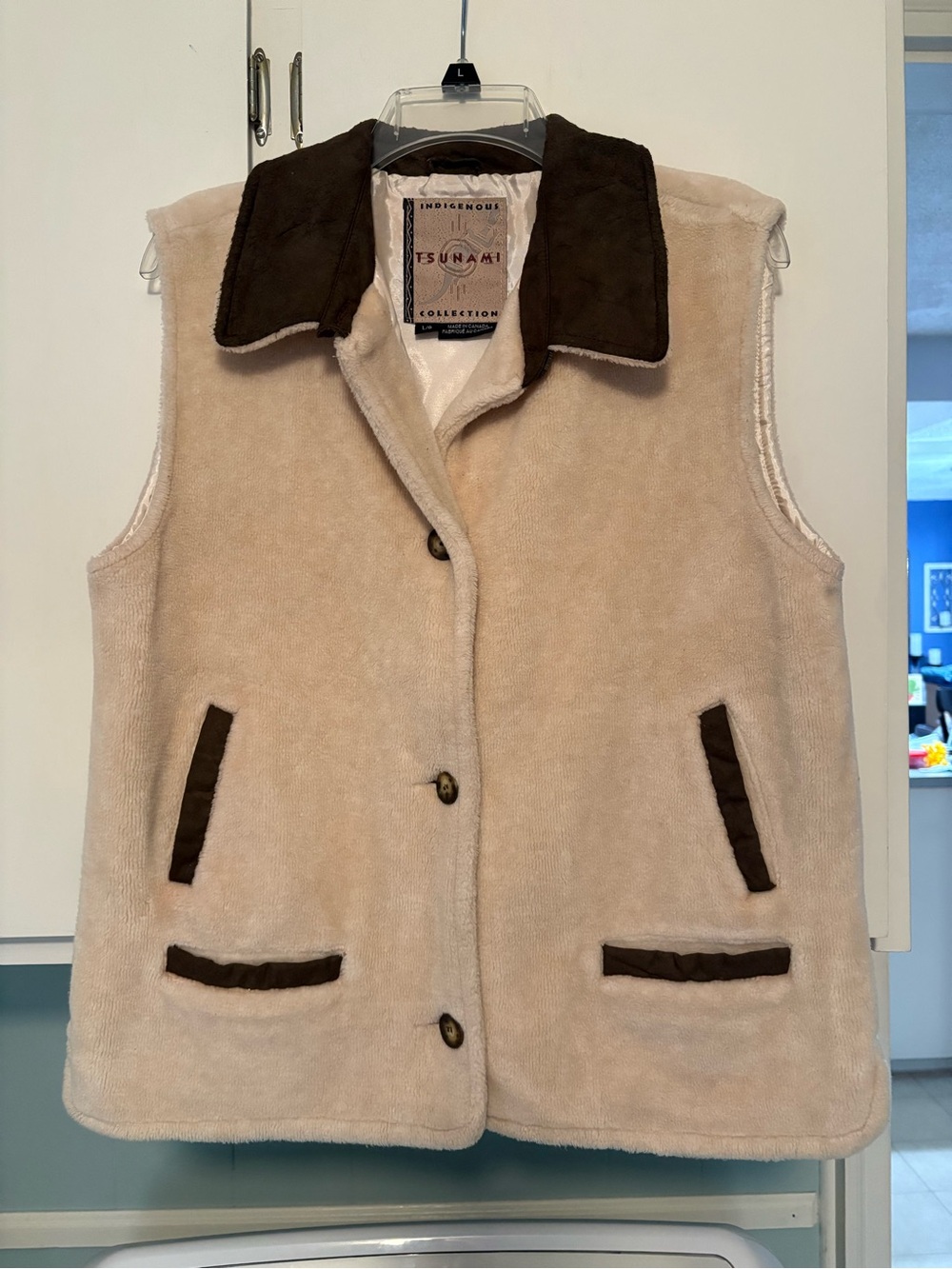Women’s SZ L Indigenous Collection TSUNAMI Cream Colored Vest/Jacket